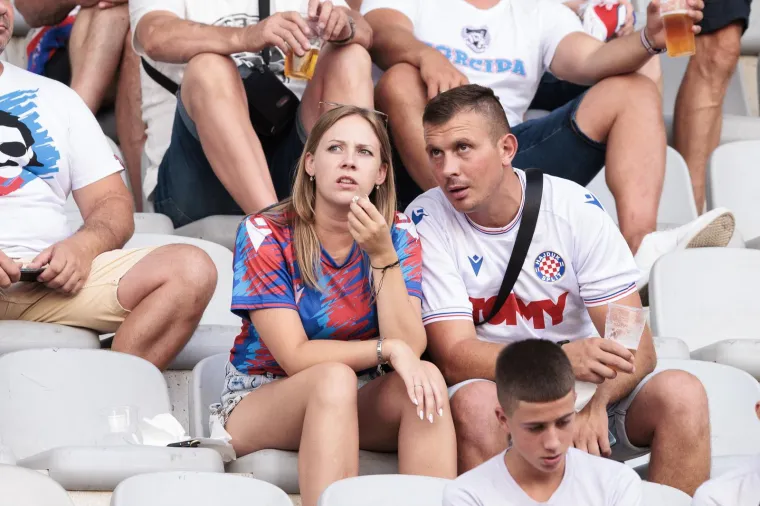 Torcida prije utakmice s Vitorijom podigla spektakularnu koreografiju, pogledajte kako je izgledala