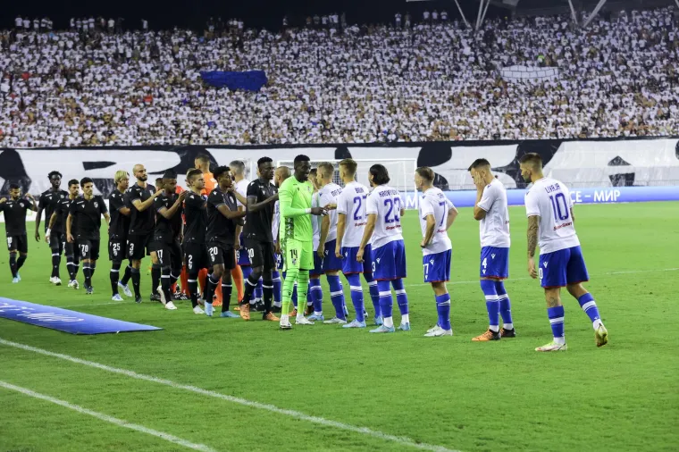 Pogledajte kako izgleda okršaj Hajduka i Vitorije na prepunom Poljudu, o onome što je Torcida napravila dugo će se pričati
