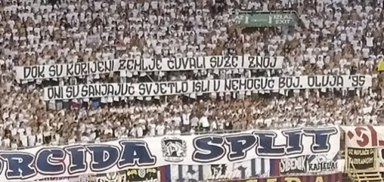 Torcida tijekom utakmice podigla transparent u čast Oluje: 'Dok su korijeni zemlje čuvali suze i znoj...'