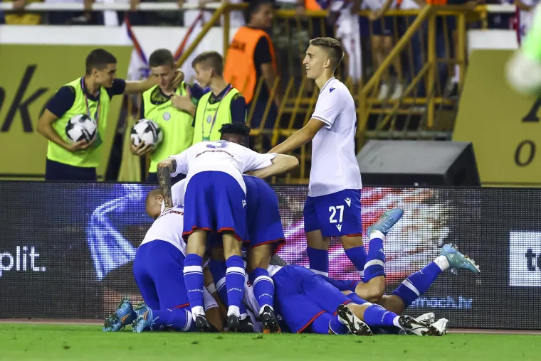 Pogledajte ogromno slavlje Hajdukovih nogometa&scaron;a nakon zaslužene pobijede protiv Vitorije