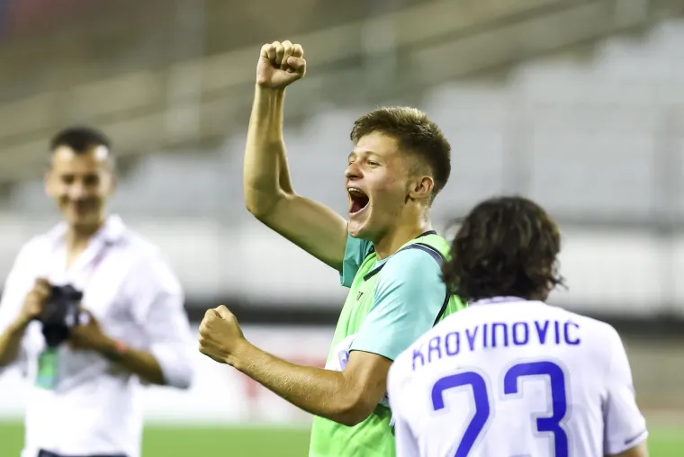 Pogledajte ogromno slavlje Hajdukovih nogometa&scaron;a nakon zaslužene pobijede protiv Vitorije