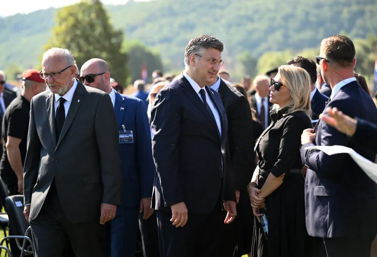 Pogledajte tko je sve od poznatih političara i uzvanika do&scaron;ao u Knin. Neke dugo nismo vidjeli