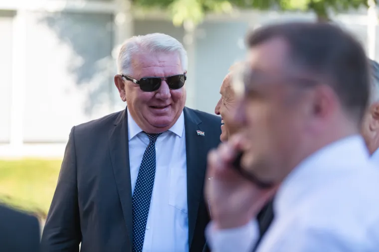 Pogledajte tko je sve od poznatih političara i uzvanika do&scaron;ao u Knin. Neke dugo nismo vidjeli