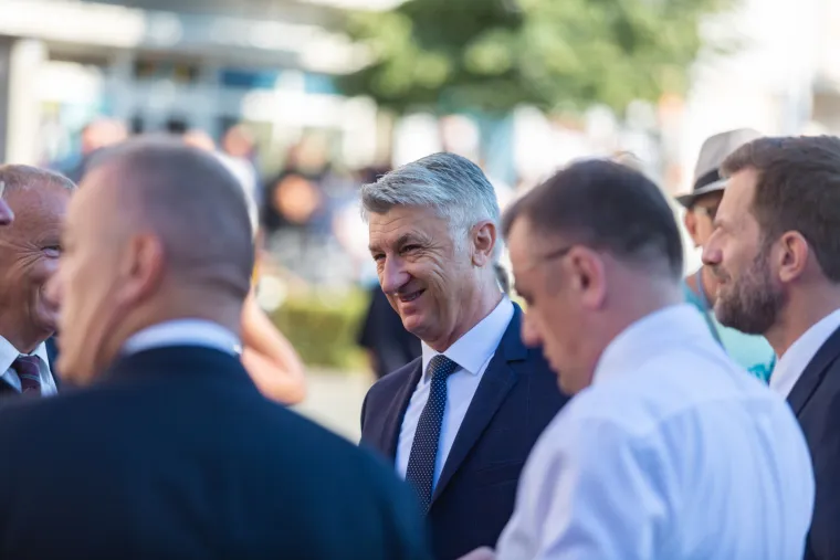 Pogledajte tko je sve od poznatih političara i uzvanika do&scaron;ao u Knin. Neke dugo nismo vidjeli