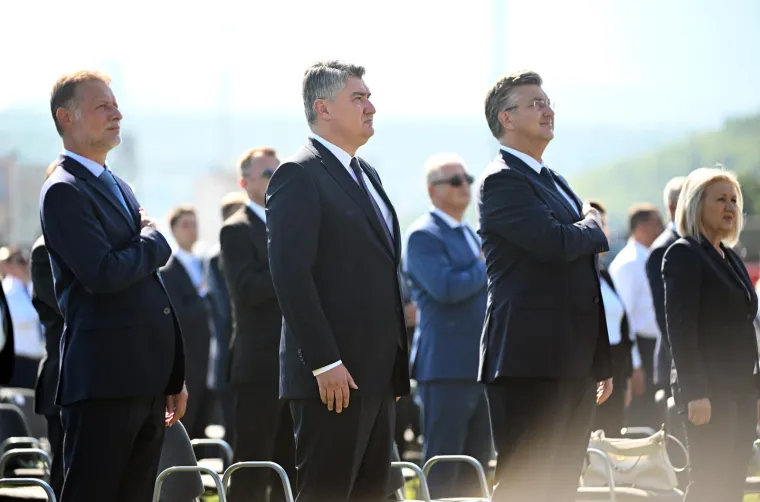Plenković i Milanović u prvom redu u Kninu: Pogledajte kako su podnijeli &scaron;to moraju biti jedan do drugoga