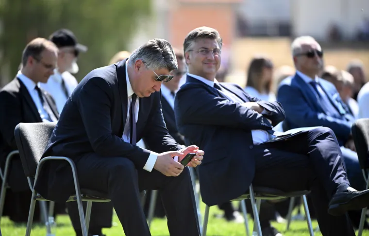 Če&scaron;kanje glave, grimase, ali bez tona. Pogledajte kako se Plenković i Milanović ignoriraju