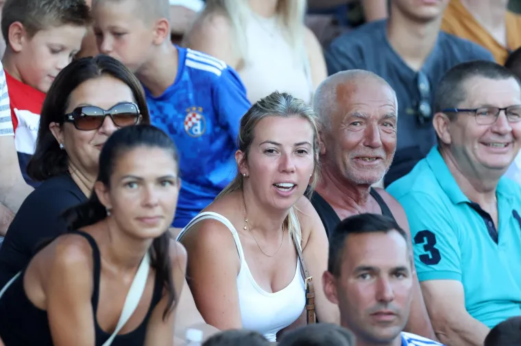 Tribine domaćeg nogometnog varaždinskog zdanja bile su pune, a jedna je nepoznata crnka plijenila pažnju okupljenog nogometnog mno&scaron;tva.