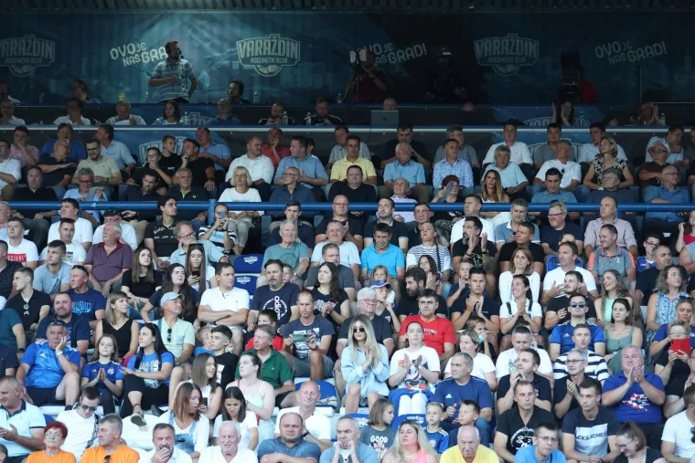 Nepoznata crnka plijenila pažnju svih na tribinama stadiona u Varaždinu