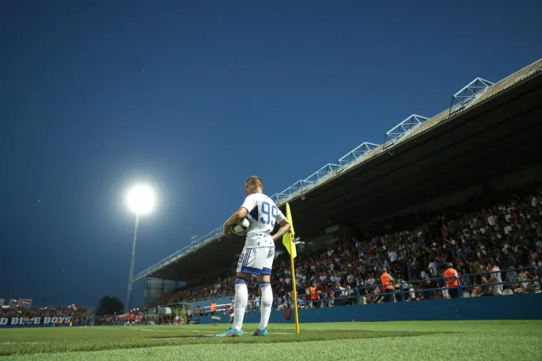 Jednog je navijača Dinama interventna odvela s domaće tribine, on počastio sve srednjim prstom: Boysi se poklonili slavnim Pumama