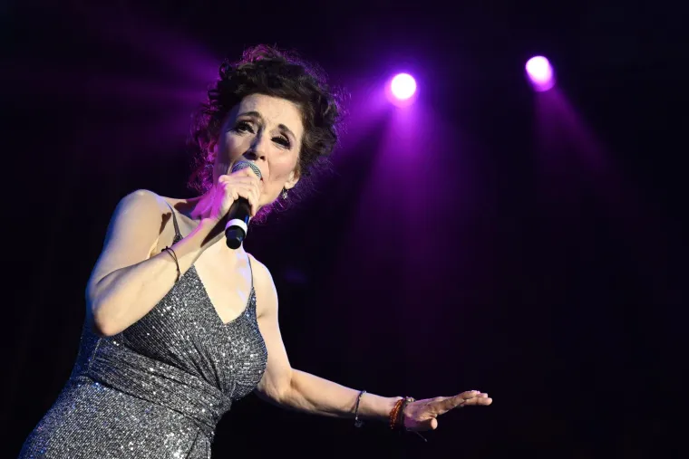 Glazbena diva zabljesnula na koncertu u Kninu: Pogledajte kako je prštalo od emocija u Zvonimirovom gradu