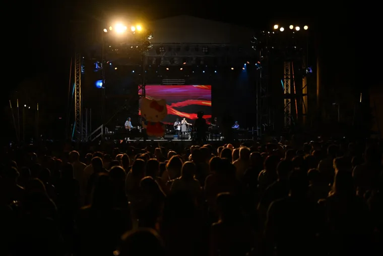 Glazbena diva zabljesnula na koncertu u Kninu: Pogledajte kako je prštalo od emocija u Zvonimirovom gradu