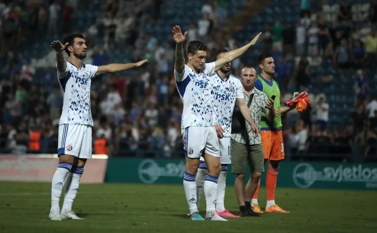 Igrači Dinama do&scaron;li pred tribinu s Boysima u Varaždinu, izraz na njihovim licima rekao je sve