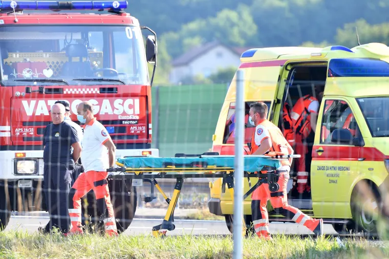 Fotografije s mjesta nesreće otkrivaju užas na autocesti A4: Ima puno poginulih, u tijeku je spašavaje ranjenih putnika