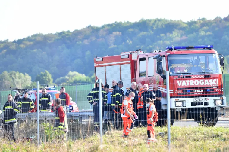 Fotografije s mjesta nesreće otkrivaju užas na autocesti A4: Ima puno poginulih, u tijeku je spašavaje ranjenih putnika