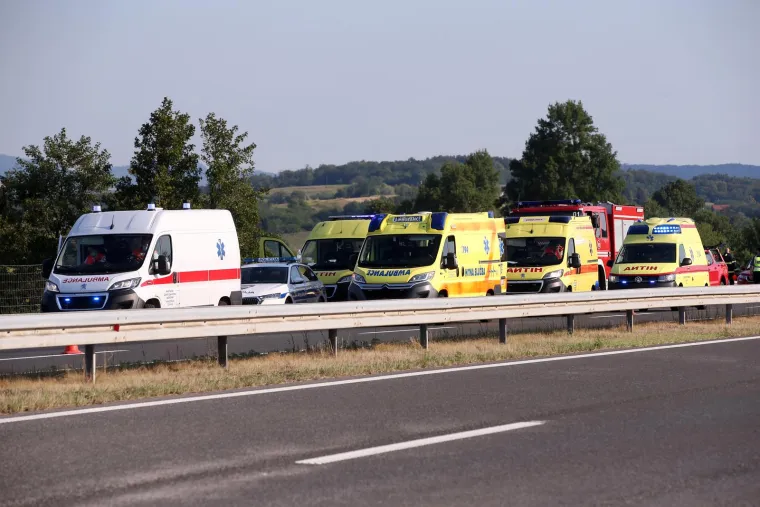 Fotografije s mjesta nesreće otkrivaju užas na autocesti A4: Ima puno poginulih, u tijeku je spašavaje ranjenih putnika