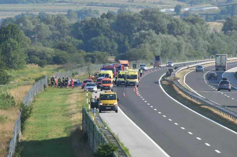 Fotografije s mjesta nesreće otkrivaju užas na autocesti A4: Ima puno poginulih, u tijeku je spašavaje ranjenih putnika