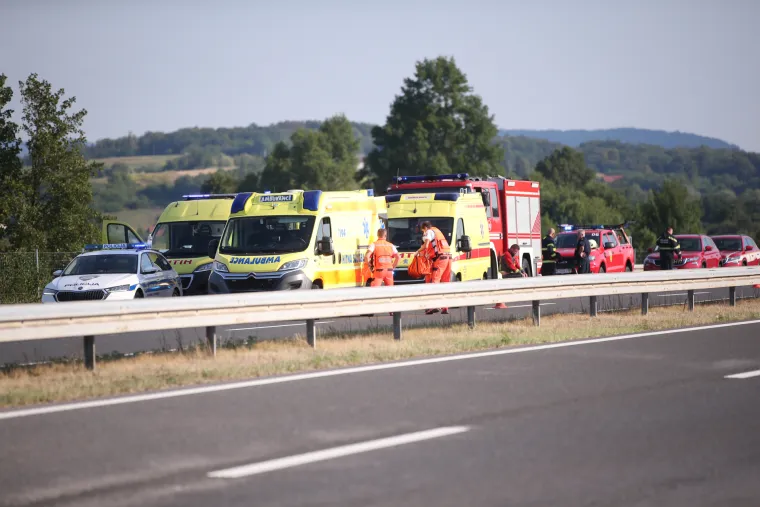 FOTO Poljski autobus sletio s ceste kod Breznice, najmanje 12 ljudi poginulo, vi&scaron;e desetaka ozlijeđeno