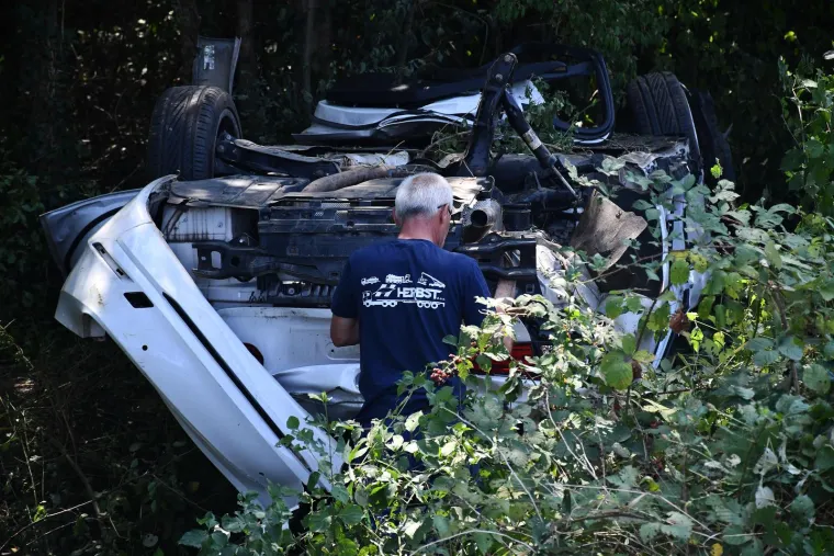 Dva mladića poginula, a jo&scaron; trojica ozlijeđena u slijetanju automobila s kolnika u Sikirevcima