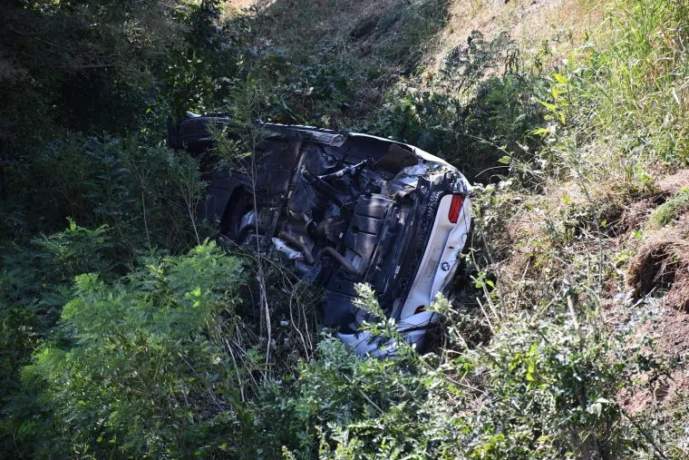 Dva mladića poginula, a jo&scaron; trojica ozlijeđena u slijetanju automobila s kolnika u Sikirevcima