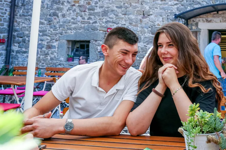 Makedonac i Ukrajinka zaljubili se u malom hrvatskom gradiću: Radili su kao konobari, bilo ih je strah, ali osjećaji su prevladali