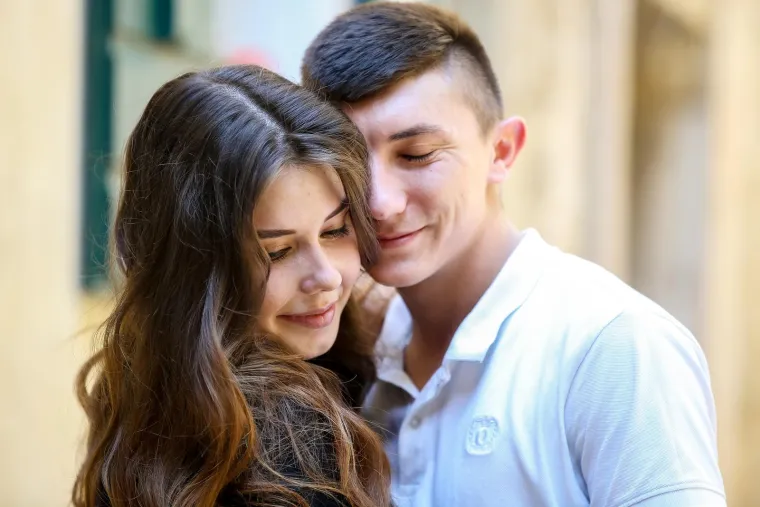 Makedonac i Ukrajinka zaljubili se u malom hrvatskom gradiću: Radili su kao konobari, bilo ih je strah, ali osjećaji su prevladali