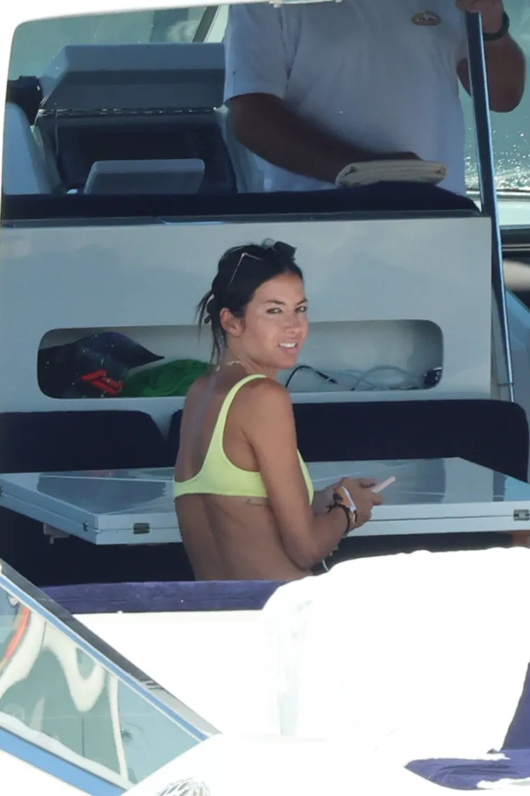 Manekenka i bivša talijanskog tajkuna Flavia Briatore uhvaćena na njegovoj jahti: Oskudni bikini svašta je otkrio
