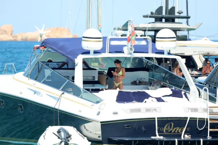 Manekenka i bivša talijanskog tajkuna Flavia Briatore uhvaćena na njegovoj jahti: Oskudni bikini svašta je otkrio