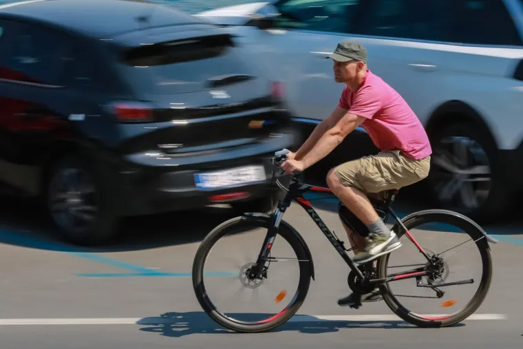 U moru, u hladu, pod kapom ili čak ki&scaron;obranom: Toplotni val i dalje udara, a evo kako se danas uživa u ljetu