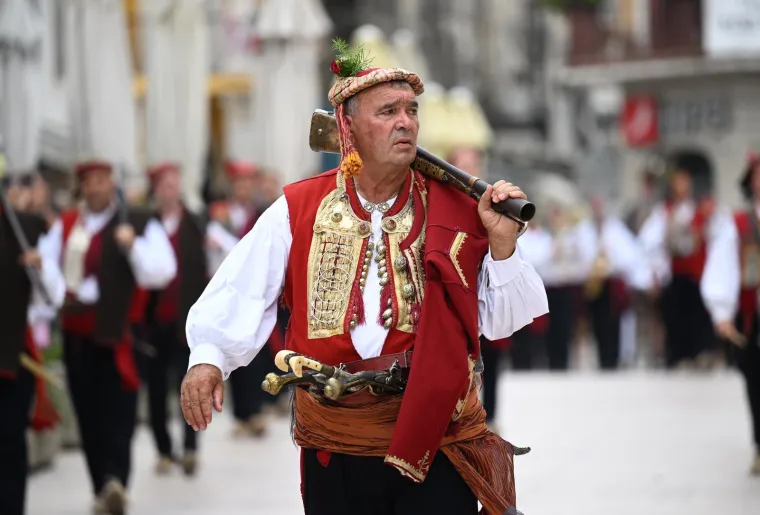 Pogledajte atmosferu na ulicama Sinja uoči 307. Alke: Na današnji dan je 700 hrvatskih vojnika uspjelo odbiti navalu turske vojske