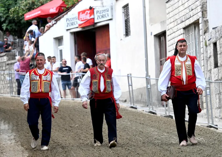 Pogledajte atmosferu na ulicama Sinja uoči 307. Alke: Na današnji dan je 700 hrvatskih vojnika uspjelo odbiti navalu turske vojske