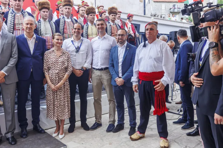 Premijer, predsjednik i po prvi put jedan strani predsjednik: Evo tko je sve danas sudjelovao na Vojvodinom prijemu u Alkarskim dvorima