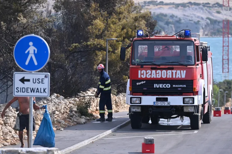 Pogledajte kako izgleda Zrće nakon vatrene stihije: Iz klubova evakuirane tisuće partijanera