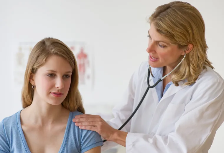 5. Višak hormona štitnjače (hipertireoza)

Dr. Viswanathana kaže: &quot;Višak hormona štitnjače (hipertireoza) može povećati otkucaje srca. Stanje hipertireoze može uzrokovati aritmije (abnormalni srčani ritam), uključujući fibrilaciju atrija.&quot;
