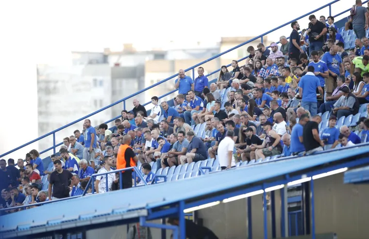 ZG ratnici izašli na travnjak i odmah dali do znanja tko je gazda na Maksimiru: Boysi stali iza njih i šou je započeo