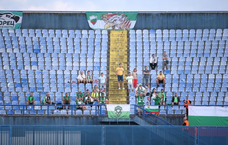 ZG ratnici izašli na travnjak i odmah dali do znanja tko je gazda na Maksimiru: Boysi stali iza njih i šou je započeo