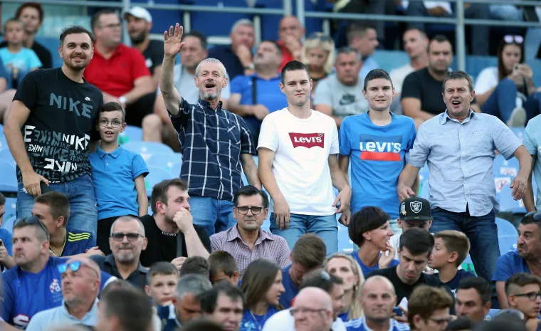 Maksimir diše za Dinamo: Tribine su u transu