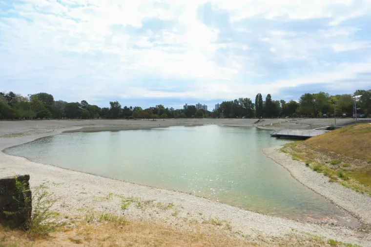 Sava je na nekim mjestima toliko plitka da su je Zagrepčani odlučili prehodati: Suša opustošila i popularni Bundek