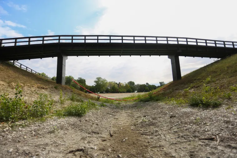 Ovo jako dugo nije viđeno u Zagrebu! Savu se na nekim mjestima čak može i prehodati, na Bundeku se vidi dno