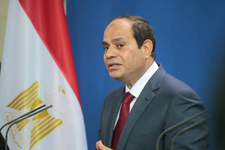 6. Predsjednik Egipta Abdel Fattah al-Sisi - Rođen je 19. studenoga 1954. u Kairu, egipatski je vojni časnik koji je postao de facto vođa Egipta u srpnju 2013., nakon što je vojska smijenila Mohammeda Morsija s vlasti nakon masovnih prosvjeda protiv njegove vladavine. Sisi je izabran za predsjednika u svibnju 2014. i izabran je za drugi mandat u ožujku 2018. Godišnje izvješće američkog State Departmenta o ljudskim pravima u svijetu za 2017., objavljeno u ožujku, optužilo je Egipat za dugačak popis kršenja ljudskih prava. El-Sisijev ured potvrdio je da je on prvi svjetski čelnik koji je nazvao Trumpa kako bi mu čestitao na izboru za predsjednika.