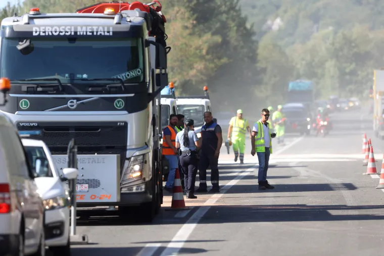 Pogledajte mjesto stravičnog sudara dva kombija i cisterne kod tunela Učka