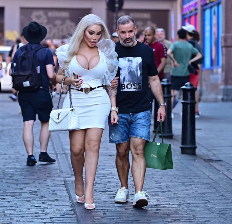 Jessica Alves se potpuno promijenila: Nekad je bila 'ljudski Ken', sada je 'ljudska Barbie' s XXL grudima