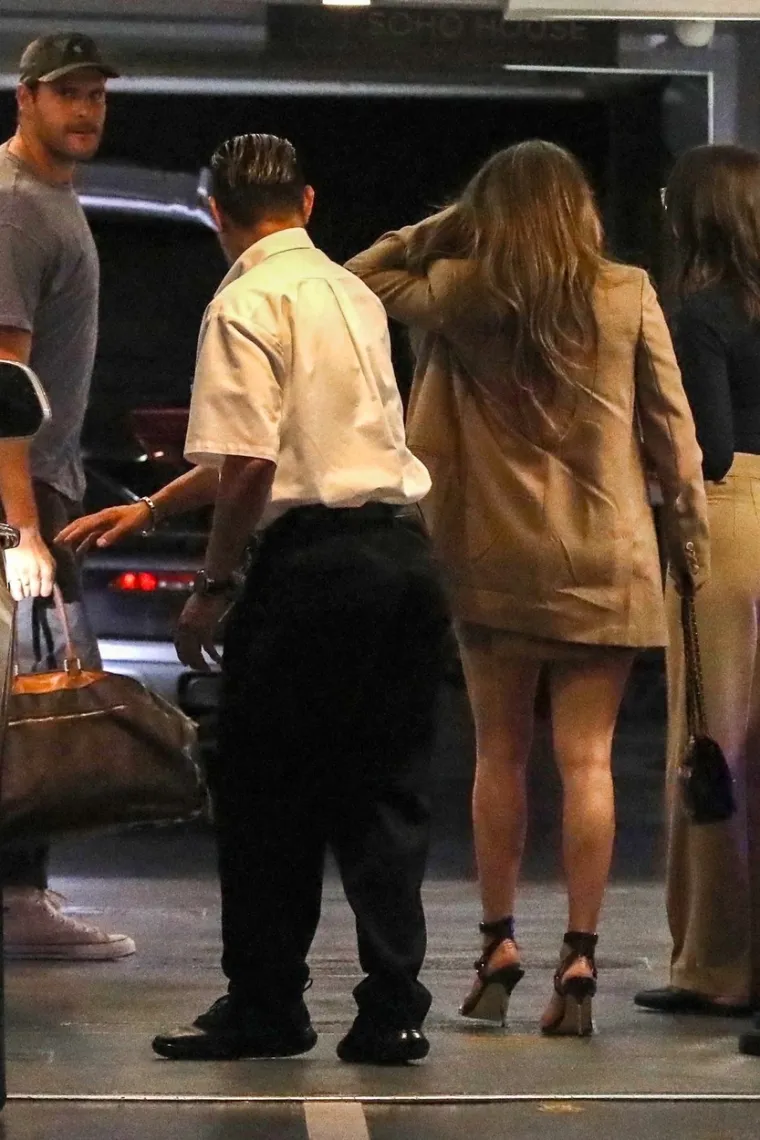 Kakve noge ima Jennifer Lopez! Znate li za ženu koja ima 53 godine i ovako izgleda? Nađite nam je, ako uopće postoji