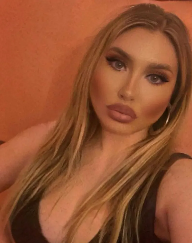 Upoznajte Petru, doktoricu medicine koja je svoju liječničku kutu zamijenila seksi koktel haljinicama