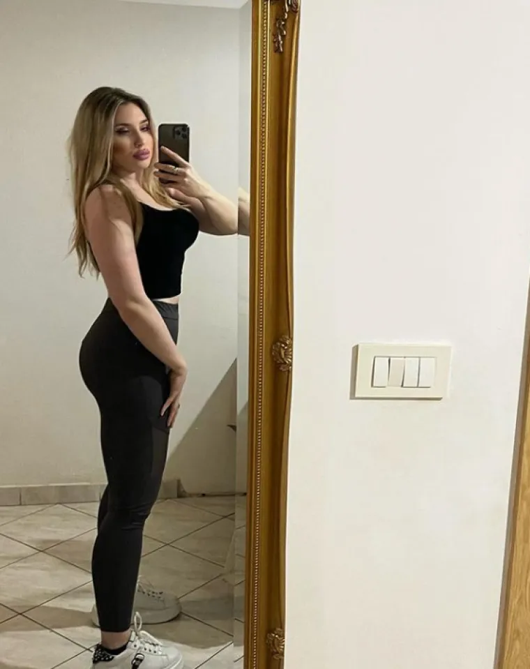 Upoznajte Petru, doktoricu medicine koja je svoju liječničku kutu zamijenila seksi koktel haljinicama