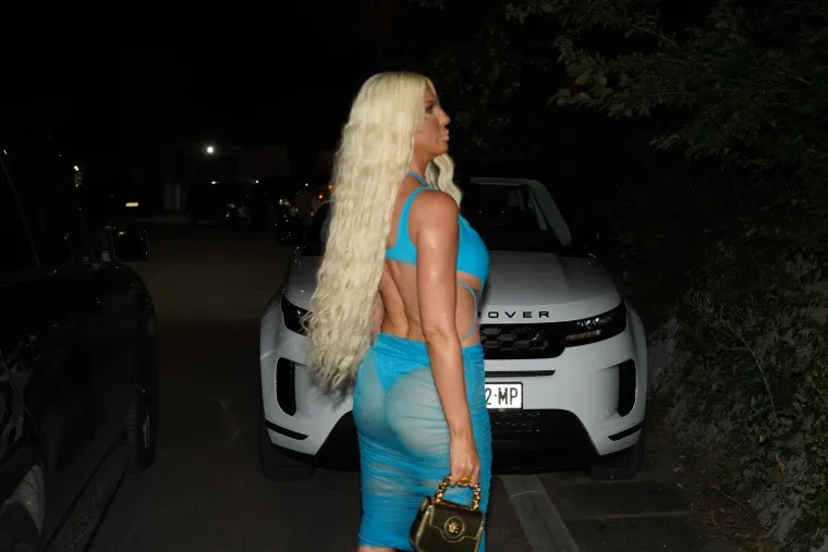 Jelena Karleuša došla polugola na rođendan poznate srpske turbofolk 'pevaljke': Je li zasjenila i slavljenicu?