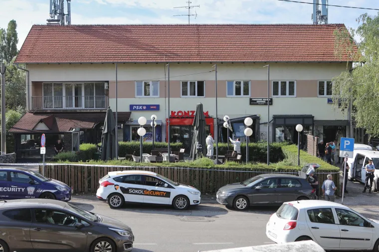 Na zagrebačkom Marku&scaron;evcu u petak oko 3 sata ujutro eksplozijom je o&scaron;tećen bankomat, izvijestila je Policijska uprava zagrebačka. Stradao je bankomat Zagrebačke banke na Trgu sv. &Scaron;imuna, a policija obavlja očevid nakon kojeg bi trebalo biti poznato vi&scaron;e informacija.