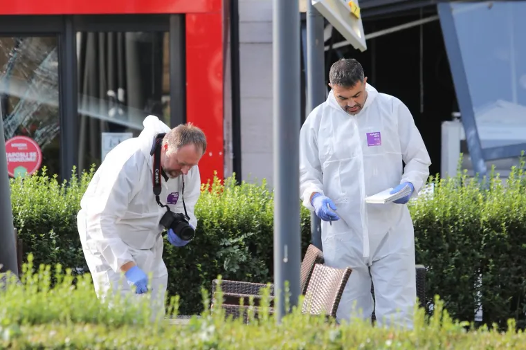 Na zagrebačkom Marku&scaron;evcu u petak oko 3 sata ujutro eksplozijom je o&scaron;tećen bankomat, izvijestila je Policijska uprava zagrebačka. Stradao je bankomat Zagrebačke banke na Trgu sv. &Scaron;imuna, a policija obavlja očevid nakon kojeg bi trebalo biti poznato vi&scaron;e informacija.