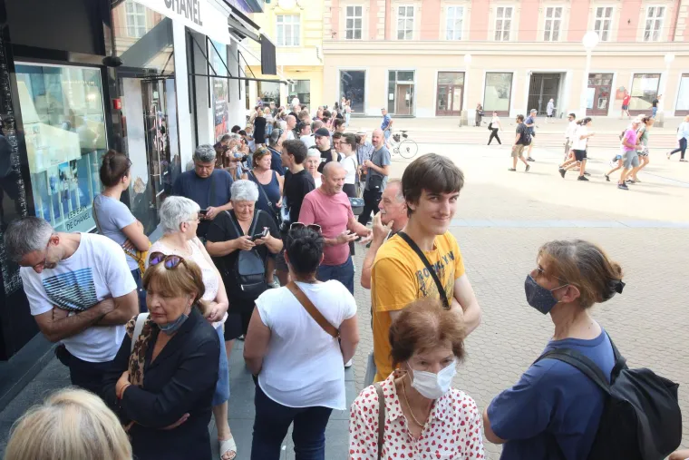 Pomama za kovanicom od 25 kuna na glavnom trgu u Zagrebu: 'Bilo je i svađe i vike'