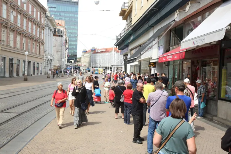 Pomama za kovanicom od 25 kuna na glavnom trgu u Zagrebu: 'Bilo je i svađe i vike'