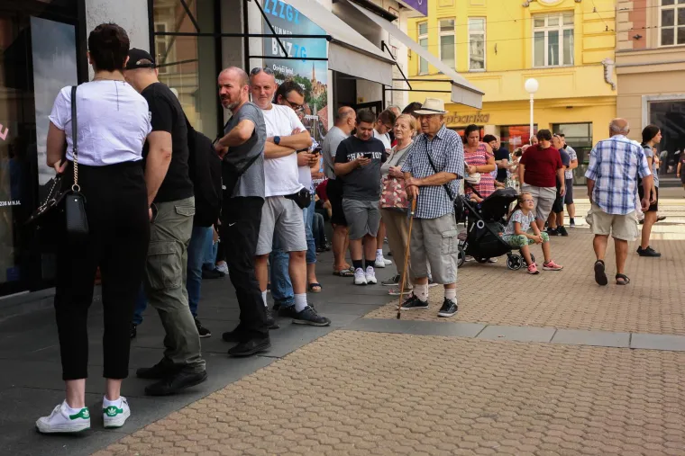 Građani navalili na banke zbog posebne kovanice: Neki su došli čak iz inozemstva, a neki su stajali od 5 ujutro